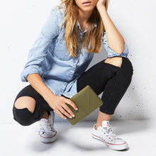 Load image into Gallery viewer, TRIPLE THREAT - khaki