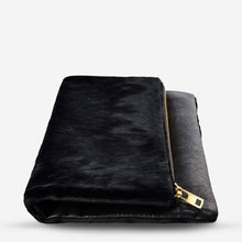 Load image into Gallery viewer, GWYNETH - black/black fur
