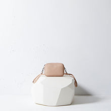 Load image into Gallery viewer, PLUNDER - pink
