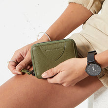 Load image into Gallery viewer, WAYWARD - khaki

